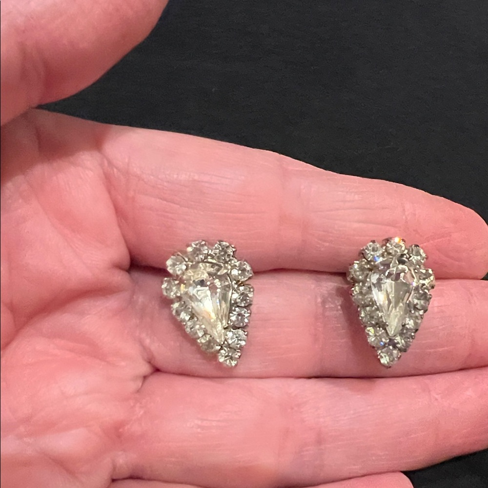 Stunning Rhinestone Vtg Earrings 🥰